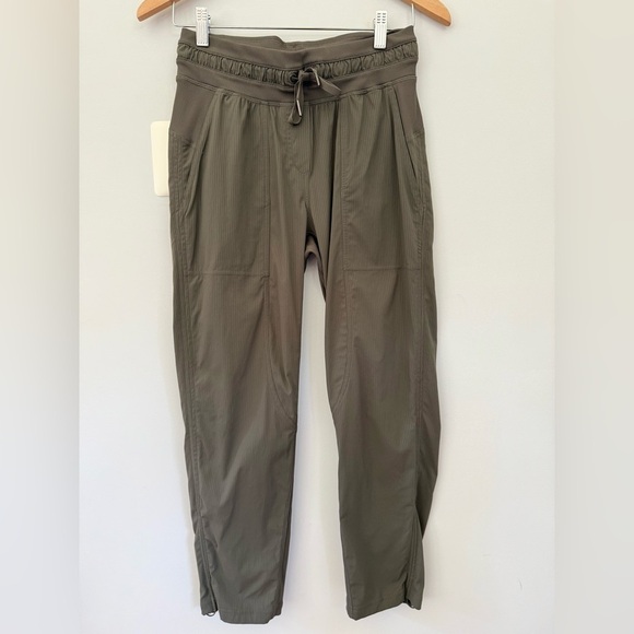 Lululemon Dance Studio Mid-Rise Cropped Pants | Size 4 - Picture 2 of 12